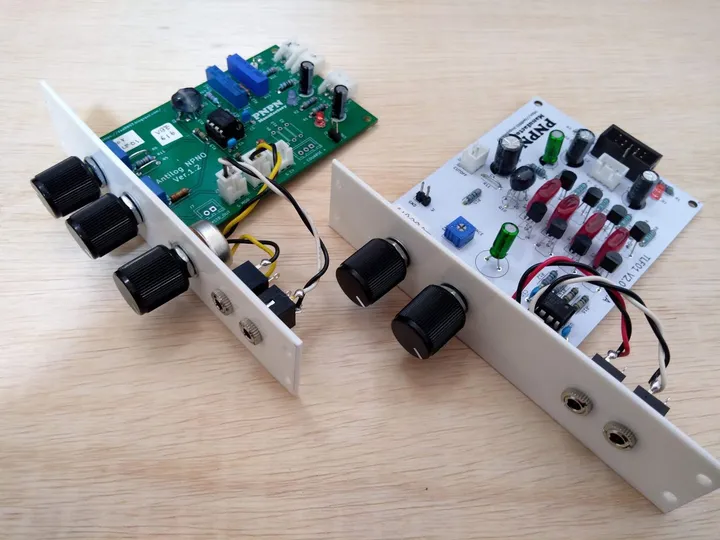 TLF01 V2.0 Rev.AとAntilog-NPNOを組み合わせたEurorackフィルターモジュール